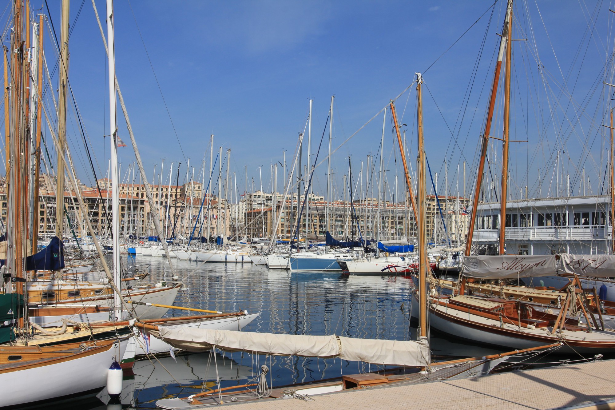 Les Magasins du Vieux Port