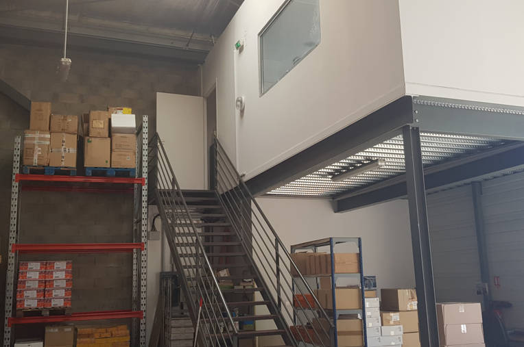 Location d'entrepot, locaux d'activité, bureaux à La Penne sur Huveaune